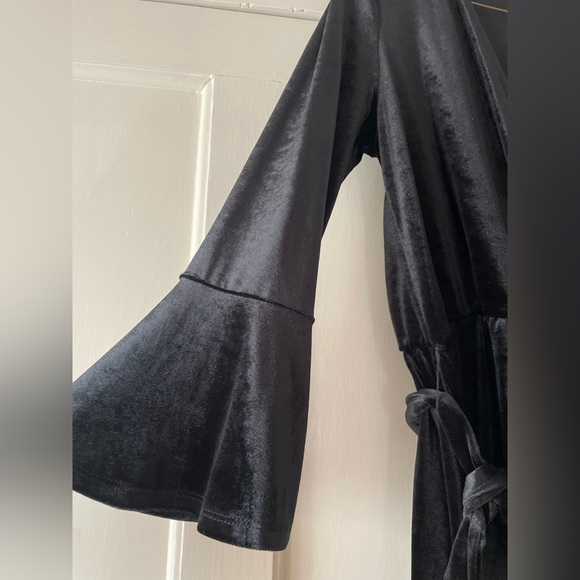 H&M Black Velvet Wrap dress - Picture 3 of 10